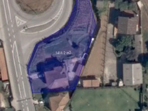 GR Negócios Imobiliários - Moradia Isolada para recuperação Moradia unifamiliar isolada para reconstrução; casa histórica, em pedra, com 2 pisos e sótão, jardim, logradouro e quintal. 
Mina de água e poço, além da rede de aguas municipais.