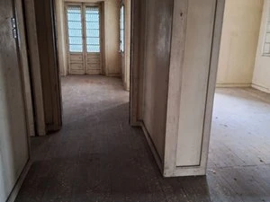 GR Negócios Imobiliários - Moradia Isolada para recuperação Moradia unifamiliar isolada para reconstrução; casa histórica, em pedra, com 2 pisos e sótão, jardim, logradouro e quintal. 
Mina de água e poço, além da rede de aguas municipais.