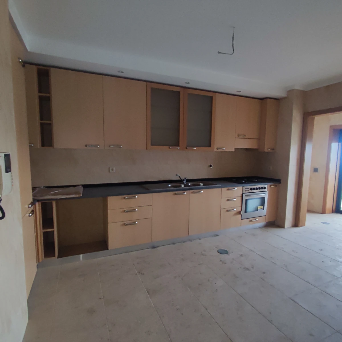 GR Negócios Imobiliários - Apartamento T3 Nunca habitado
T3 com 149m2 de área útil, garagem fechada e arrumos
Urbanização Quinta do Areeiro
