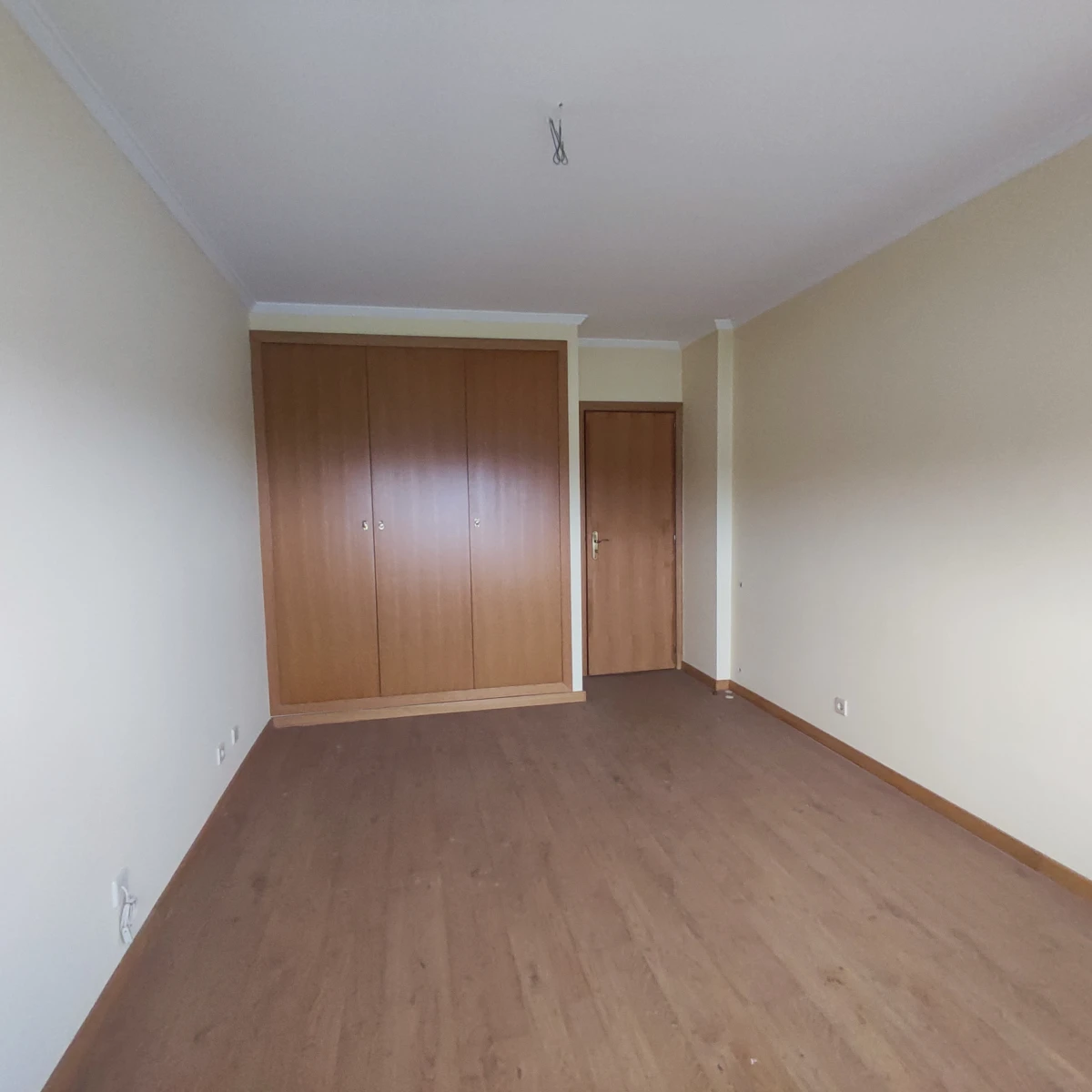 GR Negócios Imobiliários - Apartamento T3 Nunca habitado
T3 com 149m2 de área útil, garagem fechada e arrumos
Urbanização Quinta do Areeiro