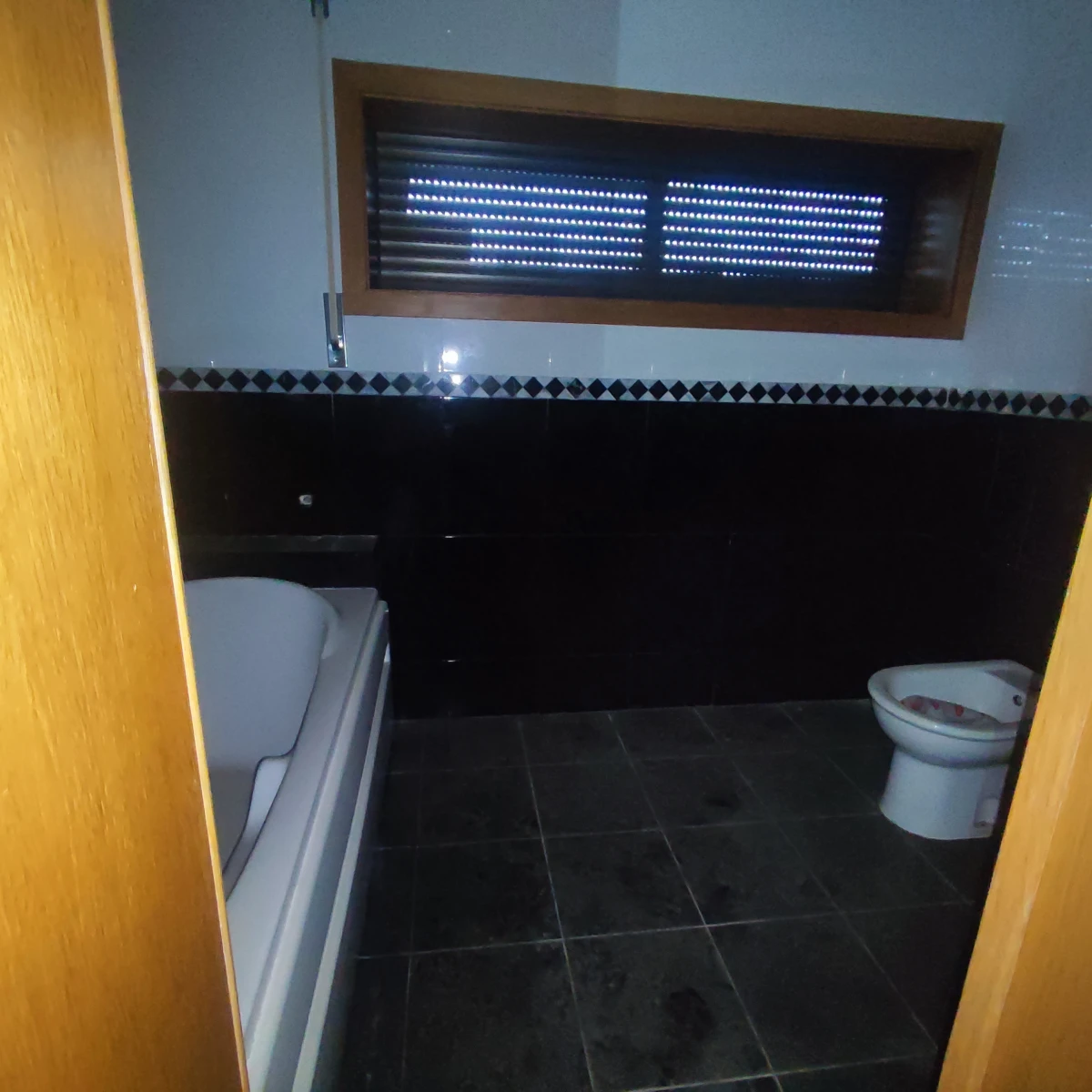 GR Negócios Imobiliários - Apartamento T3 Nunca habitado
T3 com 149m2 de área útil, garagem fechada e arrumos
Urbanização Quinta do Areeiro