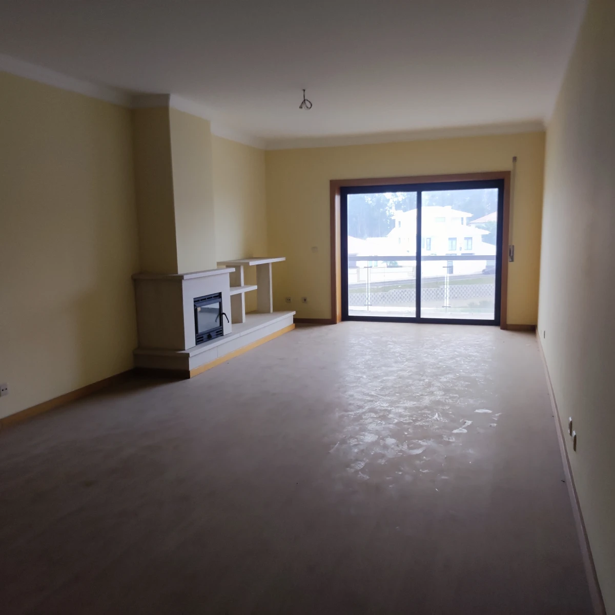 GR Negócios Imobiliários - Apartamento T3 Nunca habitado
T3 com 149m2 de área útil, garagem fechada e arrumos
Urbanização Quinta do Areeiro