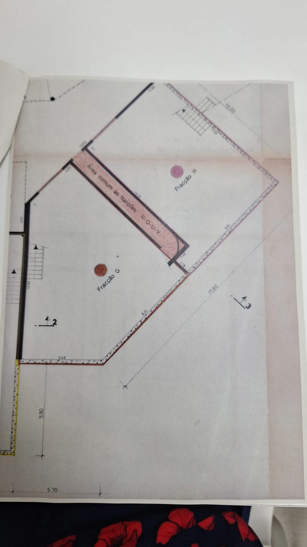 GR Negócios Imobiliários - Loja de 2 pisos Loja com 2 pisos perto do Parque dos Milagres.