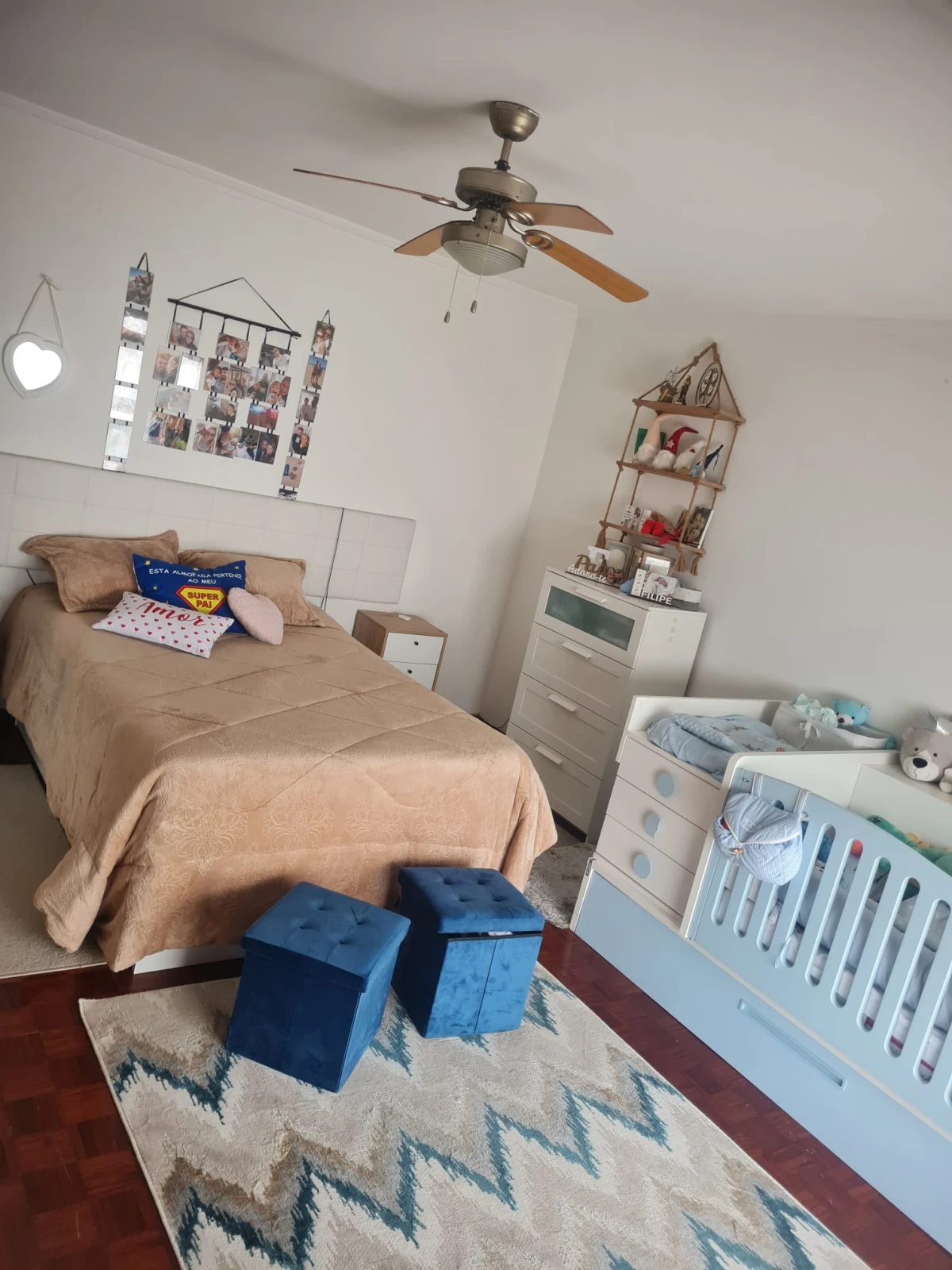 GR Negócios Imobiliários - Moradia V3 Moradia com andares de utilização independente e três acessos diferenciados; cave para garagem; rés do chão para comércio e andar para habitação. Logradouros separados individualmente e acessos automóveis/pedonais diferentes.