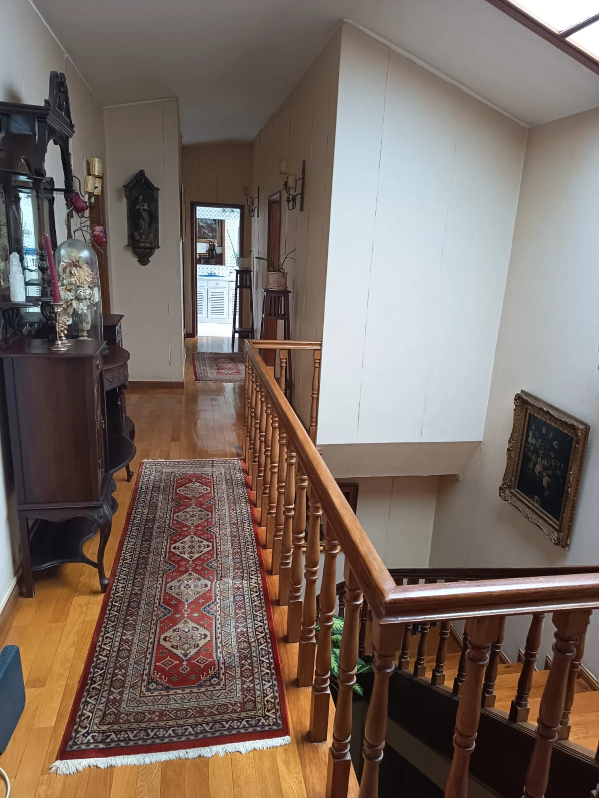 GR Negócios Imobiliários - Apartamento T4 + Apartamento T4 com águas furtadas; são 270m2 de área útil, dividida por 2 pisos; com generoso terraço de 38m2, varanda e marquise, 2 lugares de garagem disponíveis. Localização e exposição solar magníficas, contando ainda que é o último andar de prédio com elevador; a escassos metros da Praça Luís Ribeiro.