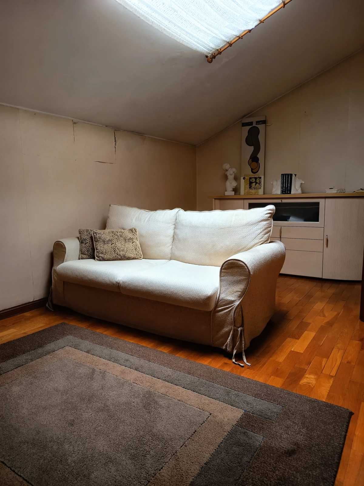 GR Negócios Imobiliários - Apartamento T4 + Apartamento T4 com águas furtadas; são 270m2 de área útil, dividida por 2 pisos; com generoso terraço de 38m2, varanda e marquise, 2 lugares de garagem disponíveis. Localização e exposição solar magníficas, contando ainda que é o último andar de prédio com elevador; a escassos metros da Praça Luís Ribeiro.