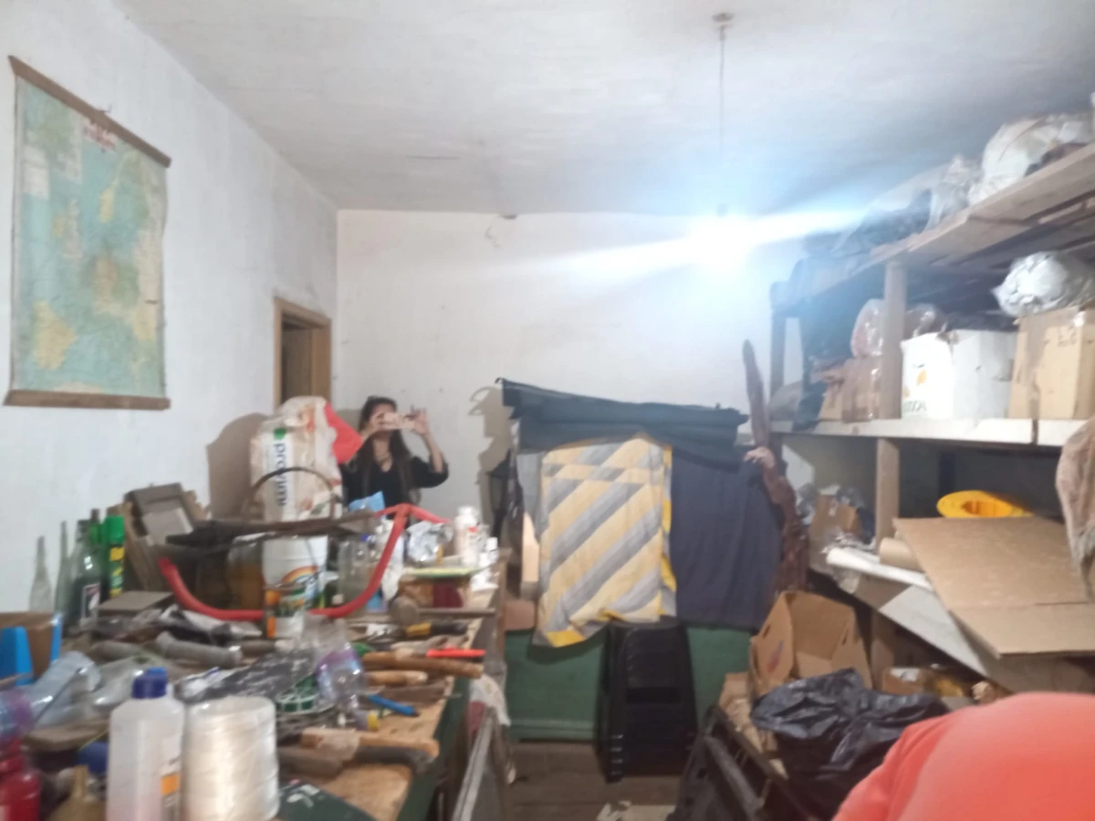 GR Negócios Imobiliários - moradia para reconstruçao Casa isolada, térrea em pedra cuja área de implantação é de 96m2, para reconstrução; inserida em terreno com 560m2; central mas zona muito pacata e sossegada; ótimos acessos.