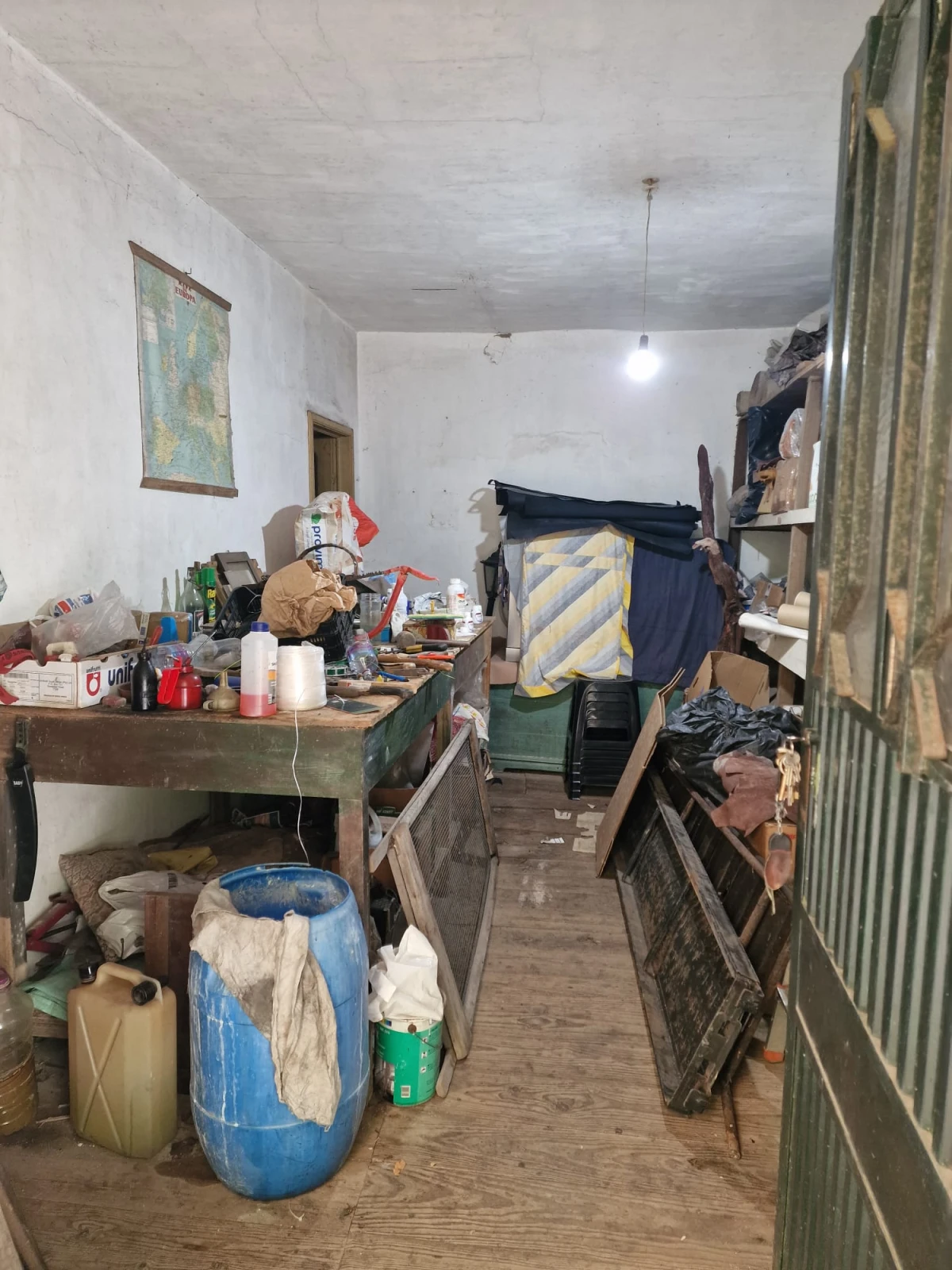 GR Negócios Imobiliários - moradia para reconstruçao Casa isolada, térrea em pedra cuja área de implantação é de 96m2, para reconstrução; inserida em terreno com 560m2; central mas zona muito pacata e sossegada; ótimos acessos.