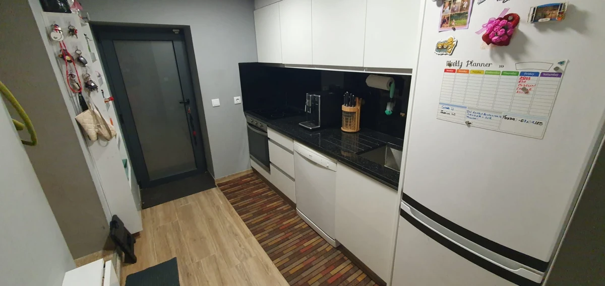 GR Negócios Imobiliários - Moradia v3 Moradia  com 130m3, renovada,  com garagem fechada e logradouro.
Ideal para quem não gosta de condomínios ou apartamentos.