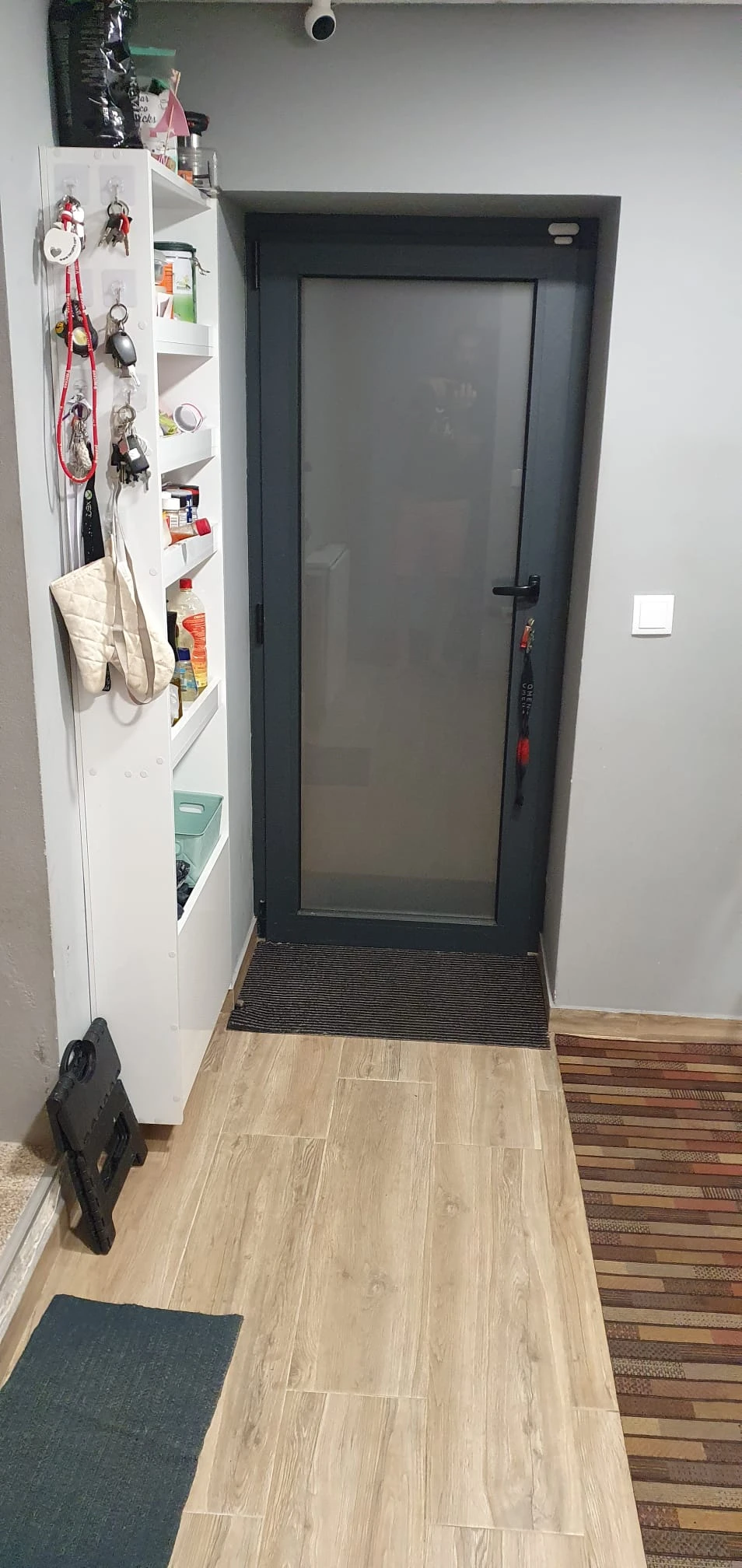 GR Negócios Imobiliários - Moradia v3 Moradia  com 130m3, renovada,  com garagem fechada e logradouro.
Ideal para quem não gosta de condomínios ou apartamentos.